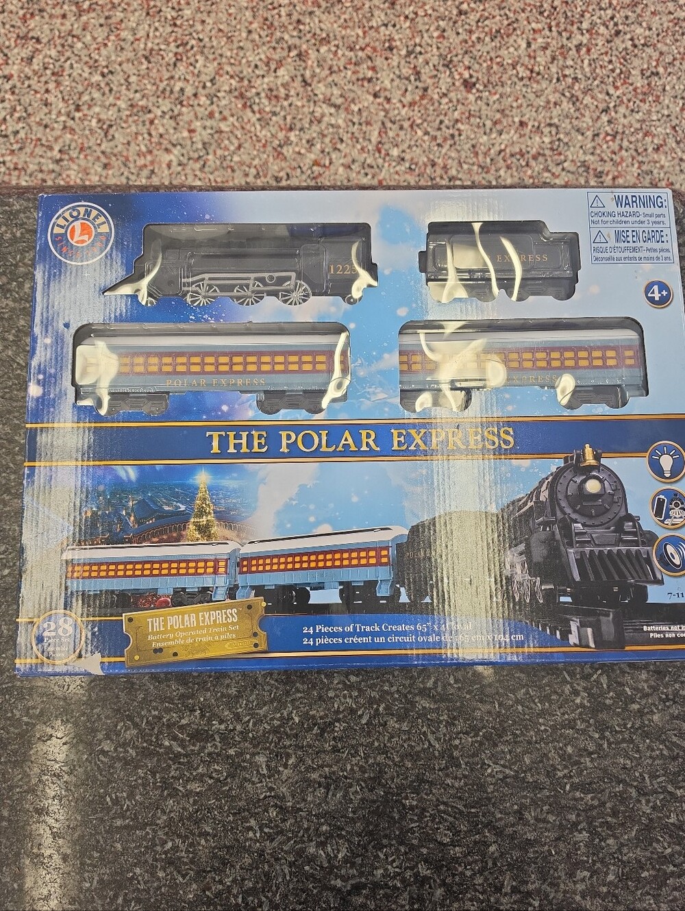 NIB Lionel The Polar Express Battery Operated 28 Piece Christmas Train Set